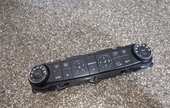 Mercedes-Benz E W211 Climate control unit 2118300385
