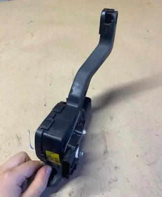 KIA Carens III Accelerator throttle pedal 351902A000 DH32726A4000