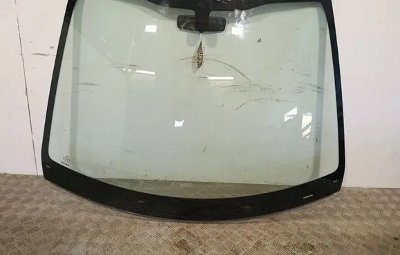 Peugeot 2008 I Front windscreen/windshield window M53100A53