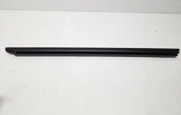Nissan Qashqai J12 Rubber seal rear door window/glass 828346UA0A