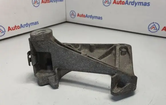 BMW 5 E60 E61 Engine mounting bracket 6761117 22116761117