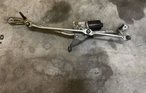 BMW M5 F90 Front wiper linkage and motor 9491439