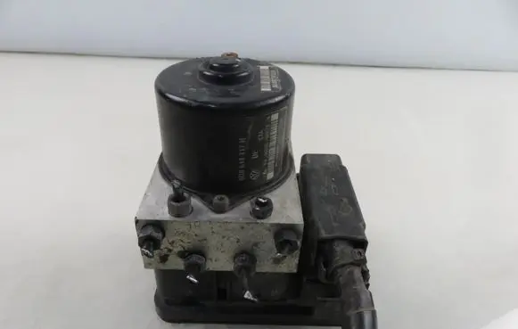 Volkswagen Polo IV 9N3 ABS Pump 10096003323 6Q0907379L