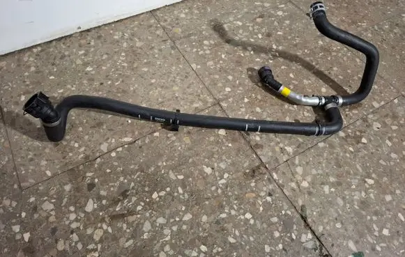 Volvo V60 Engine coolant pipe/hose 31319852
