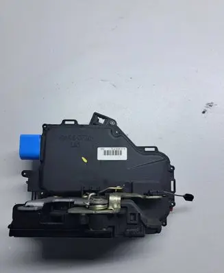 Volkswagen Golf VI Rear door lock 7L0839015