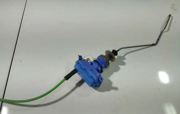 Audi 80 90 S2 B4 Central locking vacuum pump 893862153D