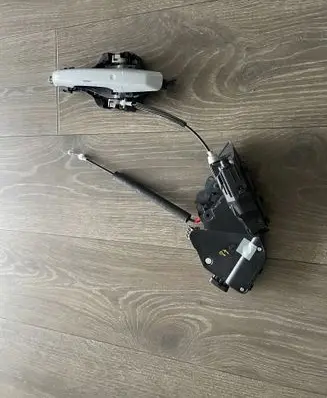 Land Rover Discovery Sport Coupe door lock (next to the handle) BJ32224N022 LK72203A29EA
