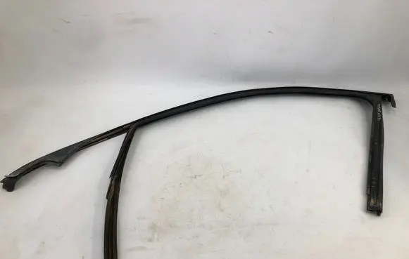 Mercedes-Benz GLE W167 Rubber seal front door window/glass A1677251400