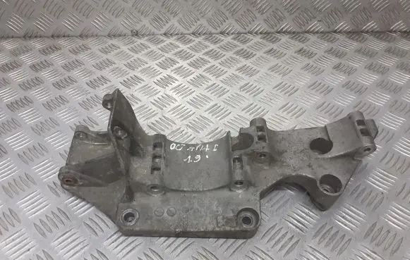 Skoda Octavia Mk1 (1U) Engine mounting bracket 045903143C
