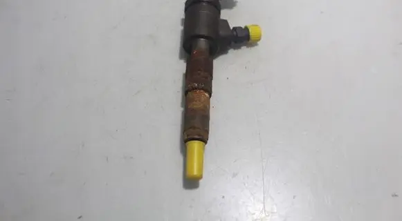 Fuel injector