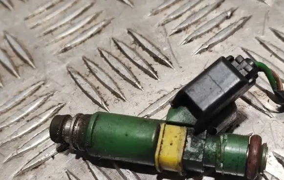 Volvo V50 Fuel injector 9470229