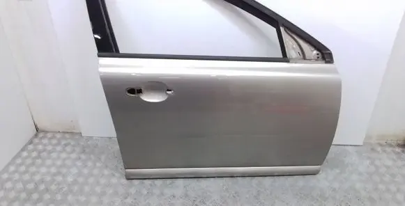 Volvo V70 Front door 48416