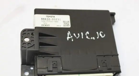 Toyota Avensis T270 Air conditioning/heating control unit 8865005251
