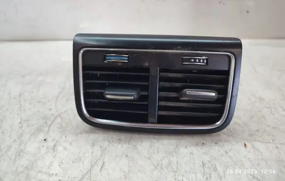 Audi A4 S4 B8 8K Rear air vent grill 8K0819203