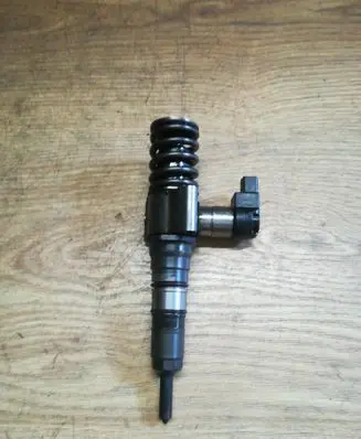 Volkswagen PASSAT B6 Fuel injector 03G130073S 073S