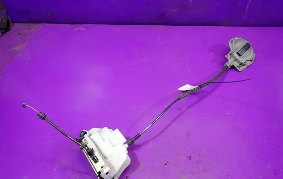 Citroen C3 Front door lock 