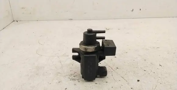 BMW 5 E39 Turbo solenoid valve 72279600 2247906 98T300