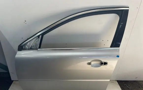 Volvo V70 Front door