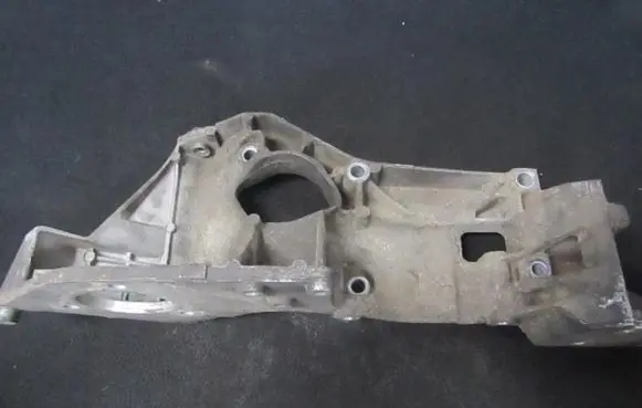 Volkswagen PASSAT B5 Engine mounting bracket 038905143