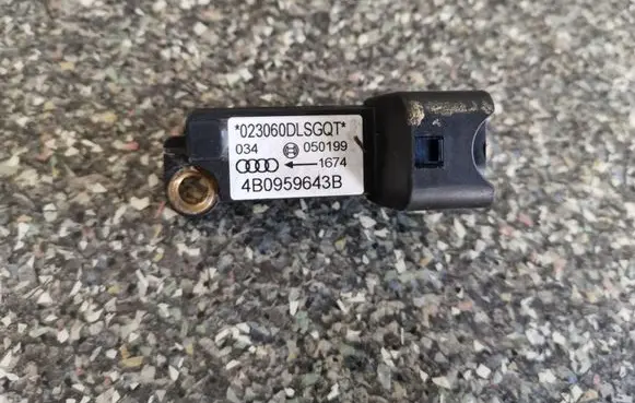 Audi A6 S6 C5 4B Airbag deployment crash/impact sensor 4B0959643B