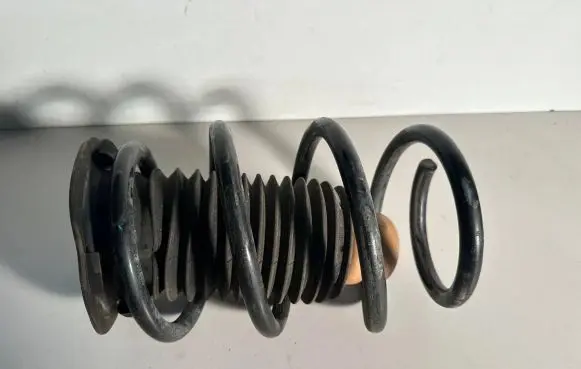 BMW 4 F32 F33 Front coil spring 6860160