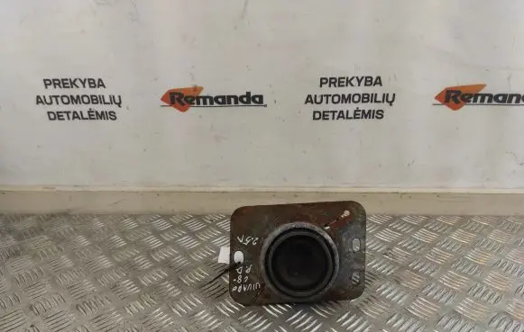 Opel Vivaro Engine mount bracket