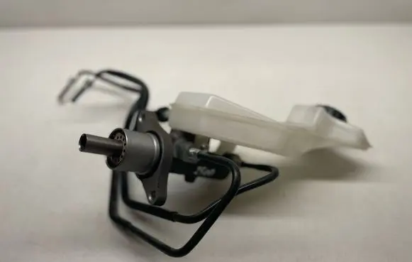 Mazda 3 II Master brake cylinder
