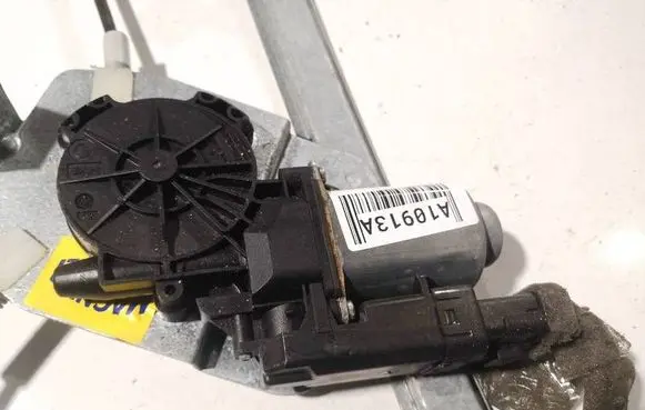 Renault Scenic II - Grand scenic II Front door window regulator motor 