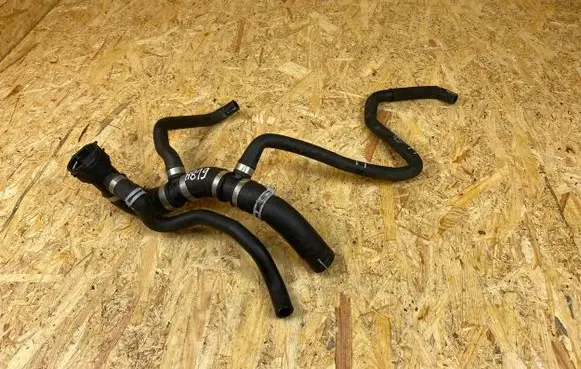 Volvo XC90 Engine coolant pipe/hose 31686003