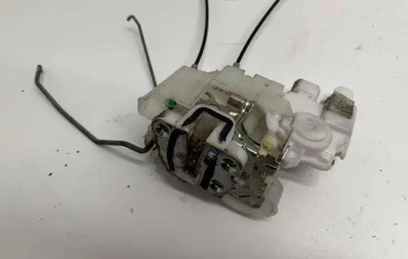 Subaru Outback Front door lock