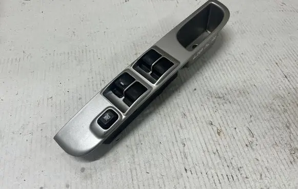 Mitsubishi L200 Electric window control switch MR587951