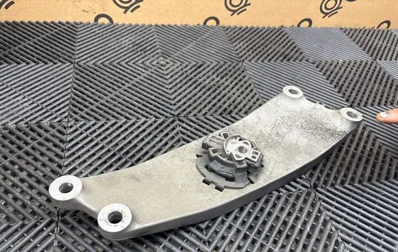 Alfa Romeo Stelvio Gearbox mounting bracket 732216149993
