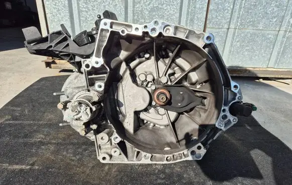 Peugeot 208 II Manual 6 speed gearbox 20R103 9811243810