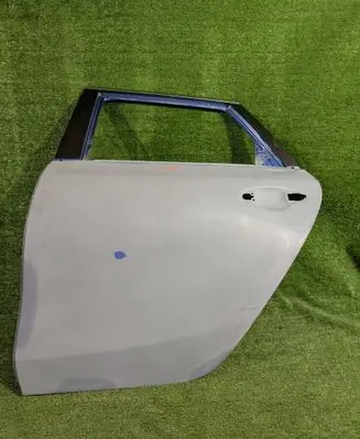 KIA Ceed Rear door