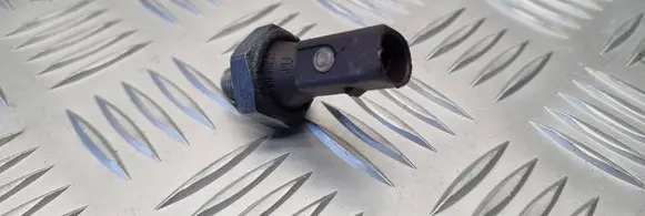 Volkswagen Golf IV Oil pressure sensor 038919081C
