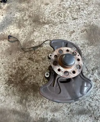 Mercedes-Benz SLK R172 Front wheel hub A2043320201