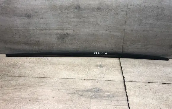 BMW 1 F20 F21 Front door glass trim molding 7240861