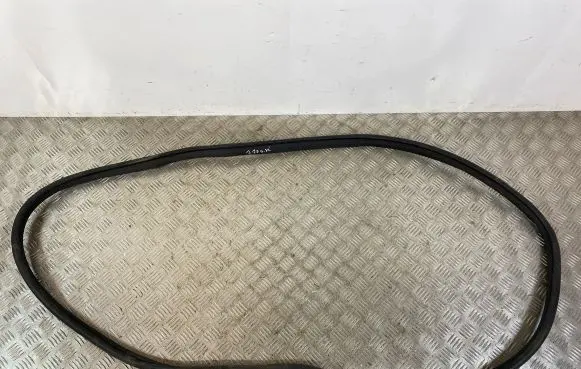Jeep Grand Cherokee WL Rear door rubber seal (on body) 