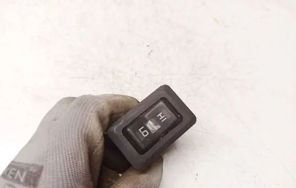 Toyota Avensis T270 Seat heating switch 