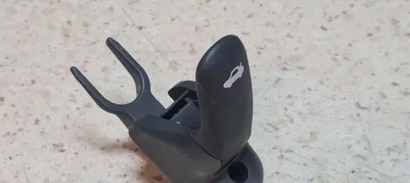 Alfa Romeo 145 - 146 Engine bonnet (hood) release handle A831