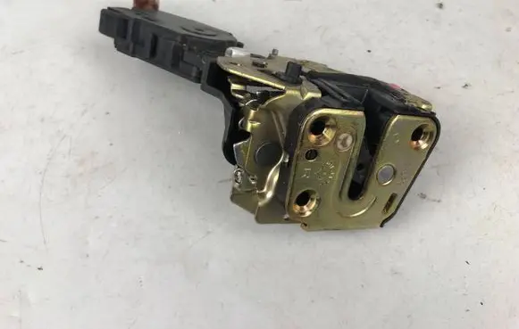 Subaru Outback Rear door lock 61035AE000 61035AE001