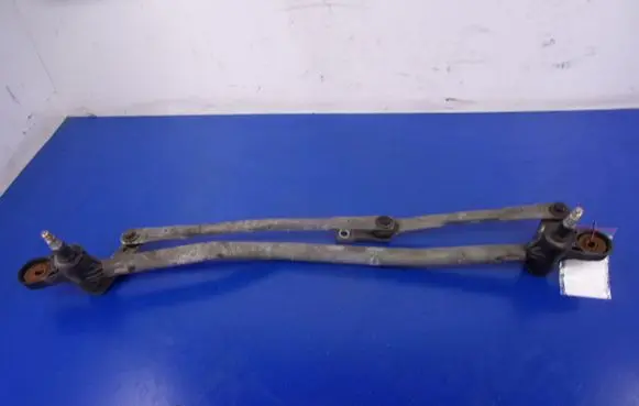 Mazda 3 I Front wiper linkage and motor