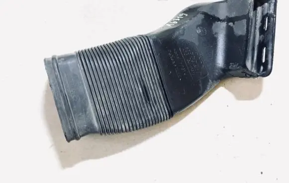 Audi A4 S4 B5 8D Air intake hose/pipe 8d0129617e