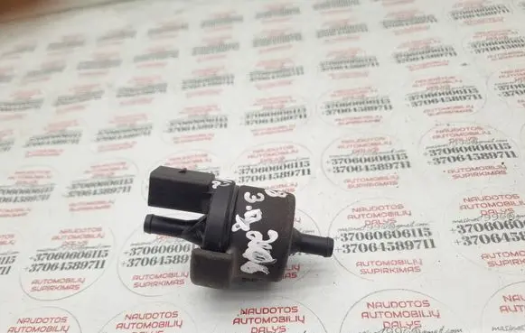 Audi A8 S8 D3 4E Vacuum valve 077133459