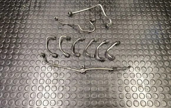 Audi A8 S8 D4 4H Fuel injector supply line/pipe 