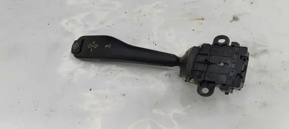 BMW 5 E39 Indicator stalk 8363668 01104010