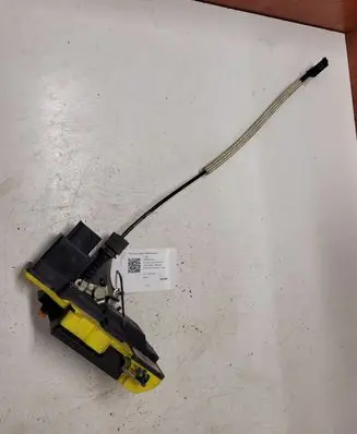 Volvo XC90 Rear door lock 8650552