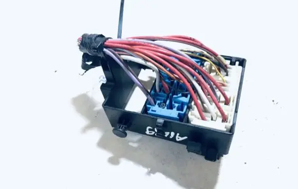 Volkswagen PASSAT B3 Fuse box set 8200003634
