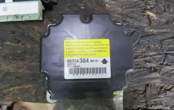 Mitsubishi L200 Airbag control unit/module 8635A364