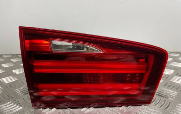 Tailgate rear/tail lights
